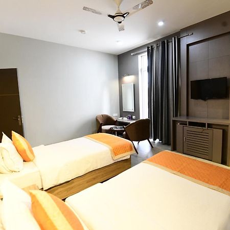 Hotel Jataka Inn Бодх-Гая Экстерьер фото
