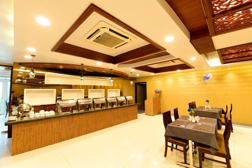 Hotel Jataka Inn Бодх-Гая Экстерьер фото