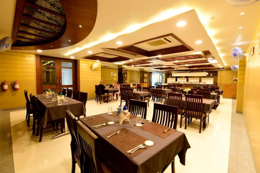 Hotel Jataka Inn Бодх-Гая Экстерьер фото