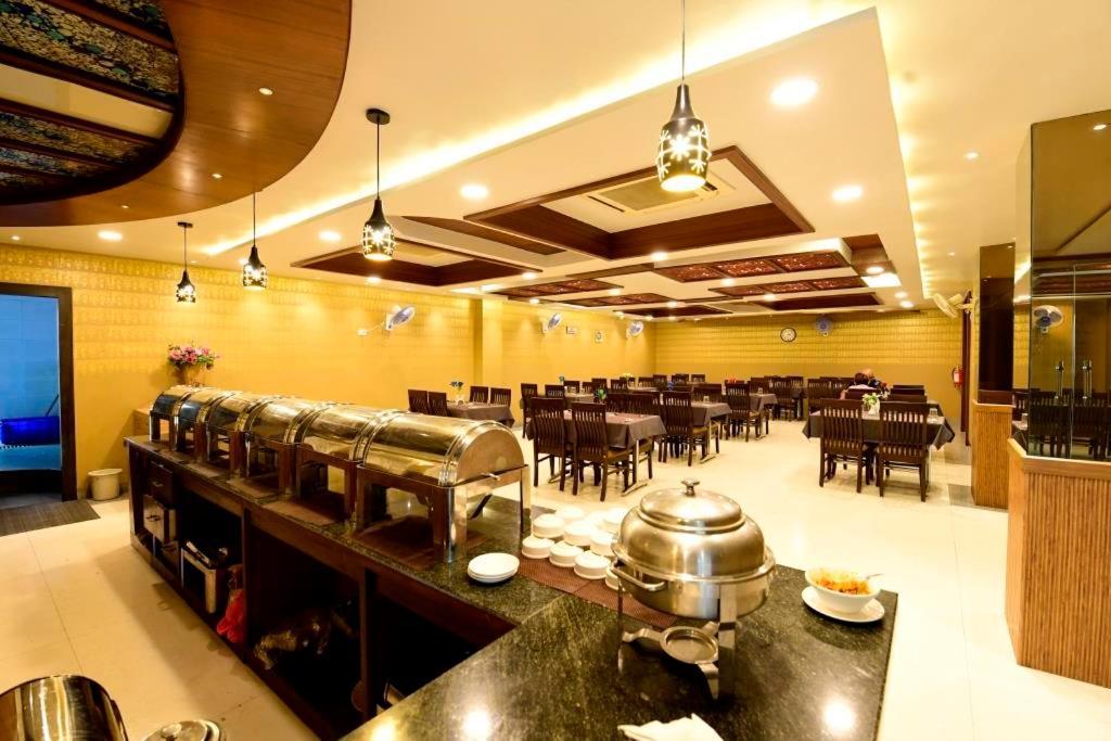 Hotel Jataka Inn Бодх-Гая Экстерьер фото