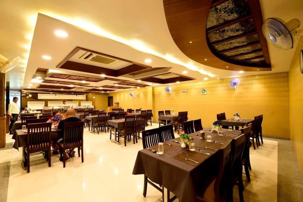 Hotel Jataka Inn Бодх-Гая Экстерьер фото