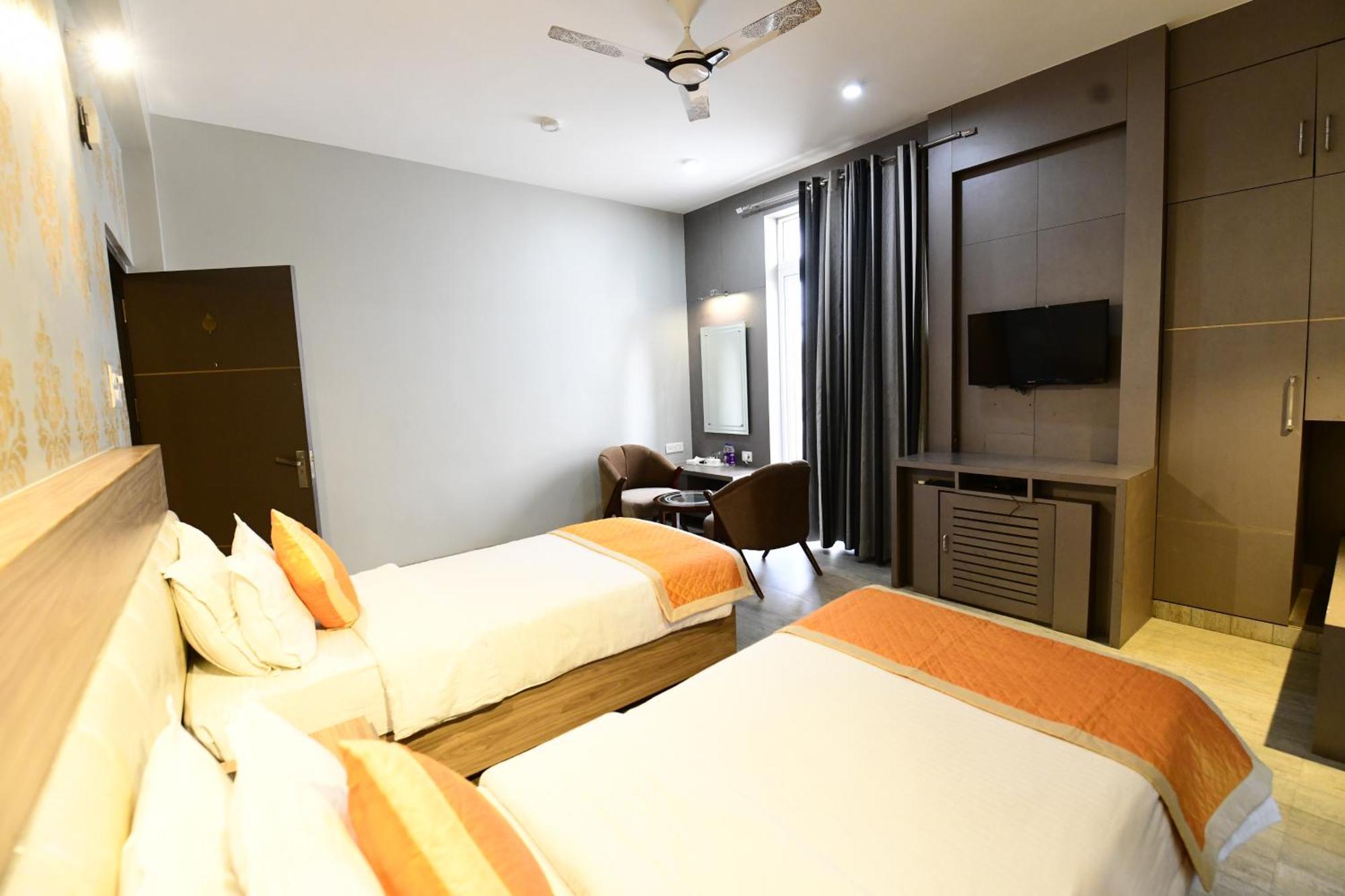 Hotel Jataka Inn Бодх-Гая Экстерьер фото