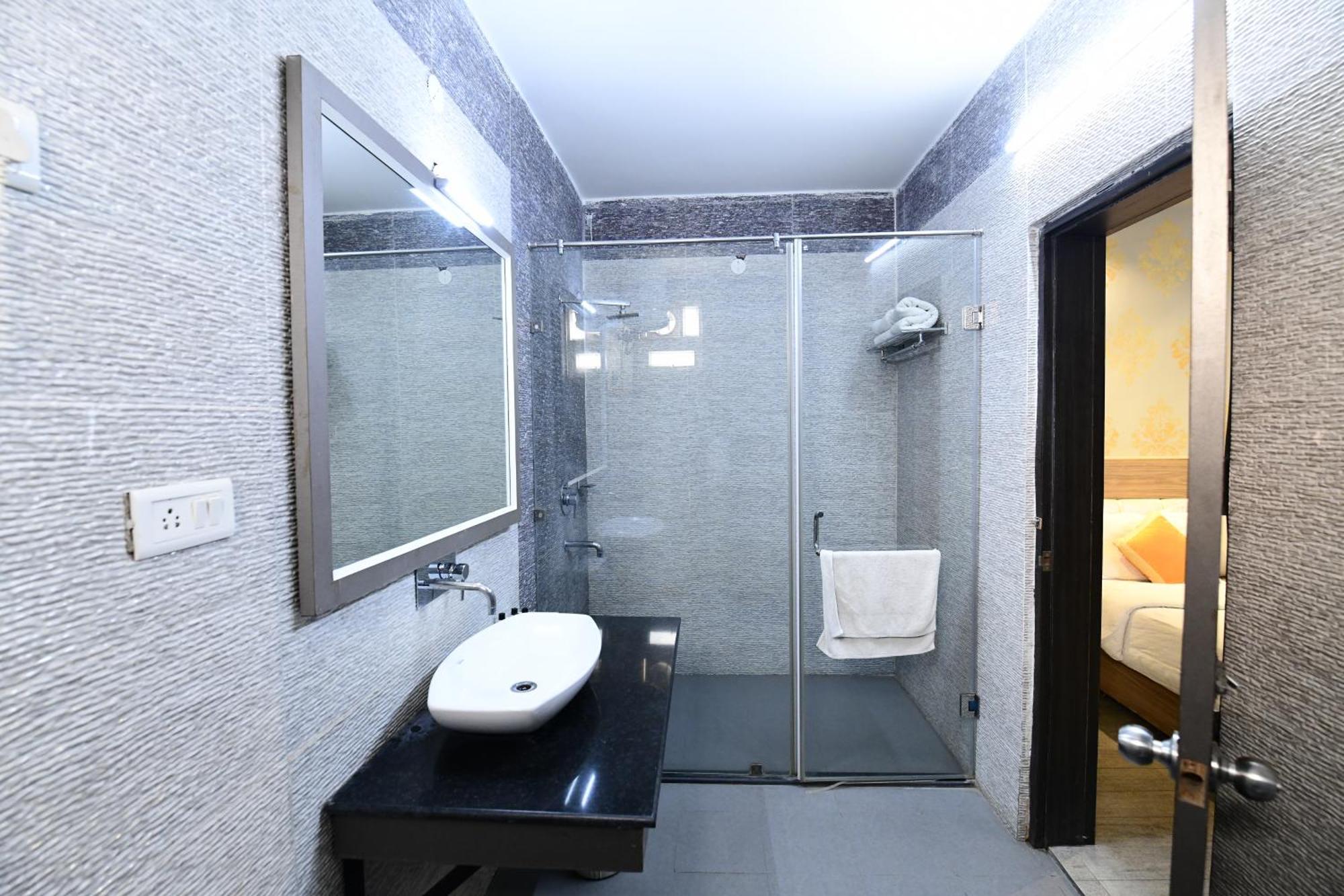 Hotel Jataka Inn Бодх-Гая Экстерьер фото